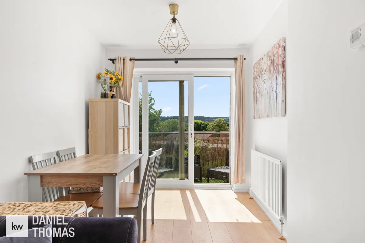 Daniel Thomas, Shelley Court, EN9, photo 4