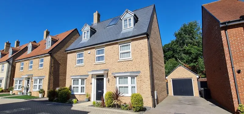 5 bed house for sale — Claremont Crescent, Rayleigh, Essex, SS6 9GZ