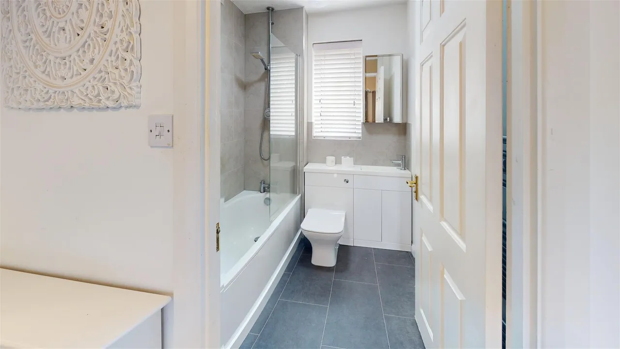 Lanyon Close, Horsham, West Sussex RH12 5JP, photo 5