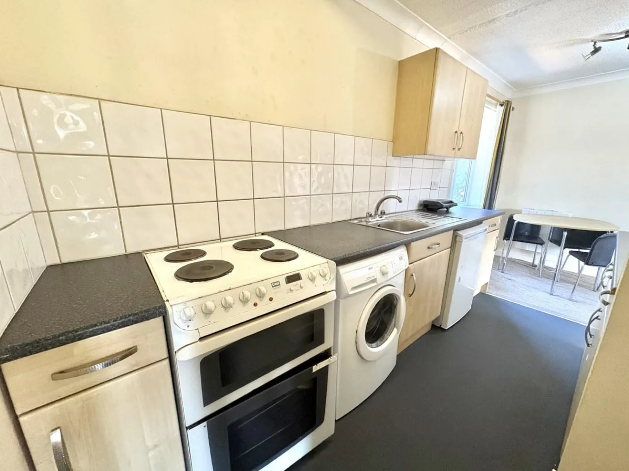 Hows Road, Uxbridge, UB8, photo 5