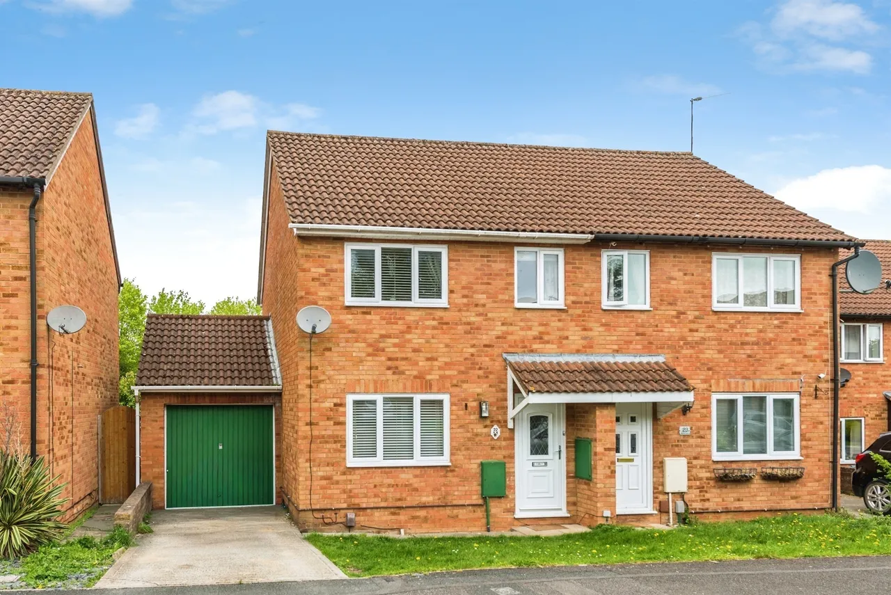 3 bed house for sale — Bayleaf Avenue, Swindon