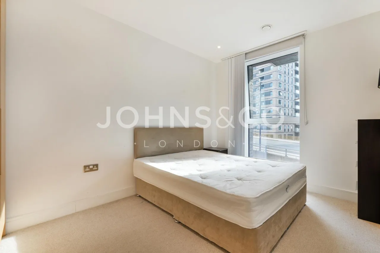 Caxton Street, E16, photo 6