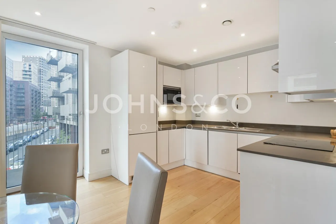 Caxton Street, E16, photo 4