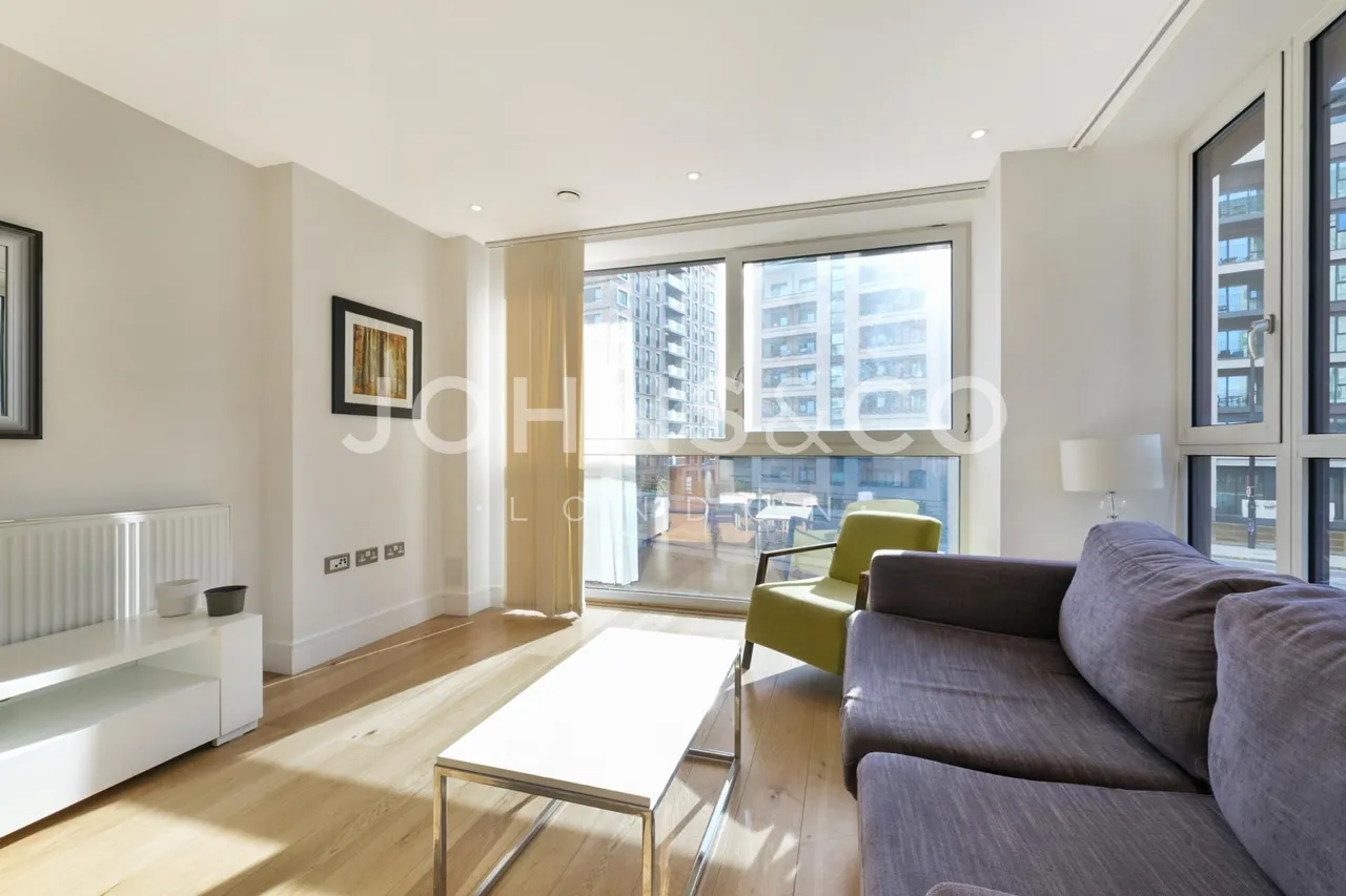 Caxton Street, E16, photo 2