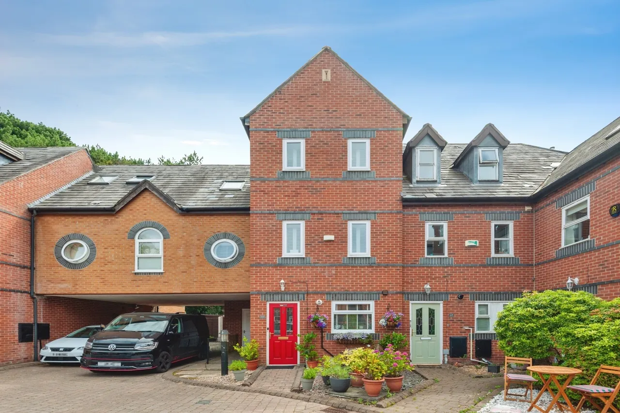5 bed property for sale, Ye Priory Court, Liverpool, L25