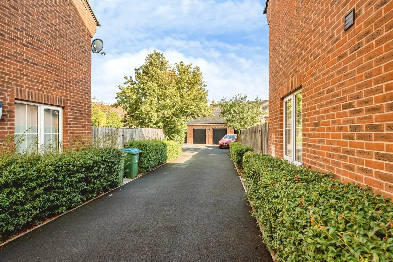 Lambert Road, Aylesbury, photo 3