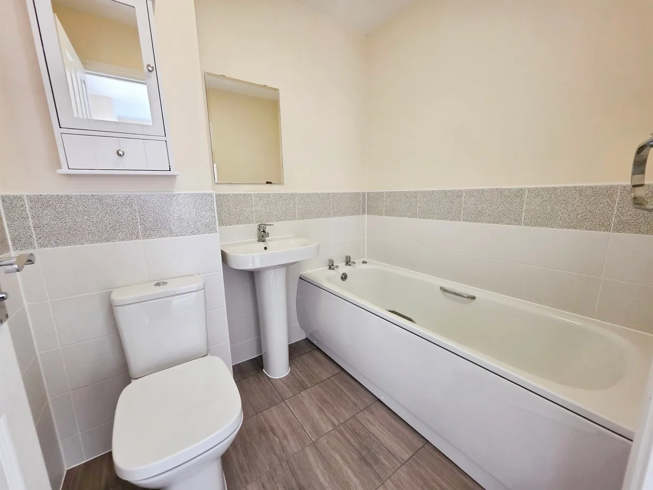 Lambert Road, Aylesbury, photo 5