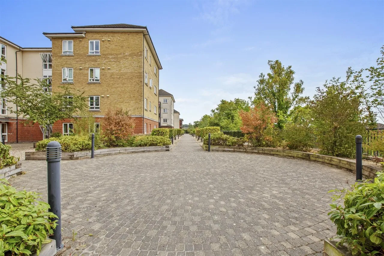 Mathews House, Tadros Court, HP13, photo 14