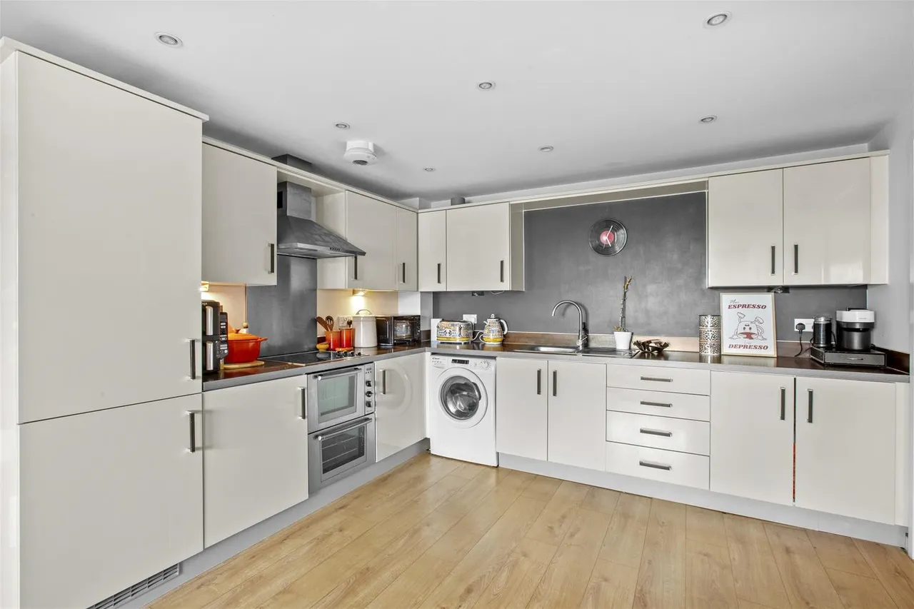 Mathews House, Tadros Court, HP13, photo 3