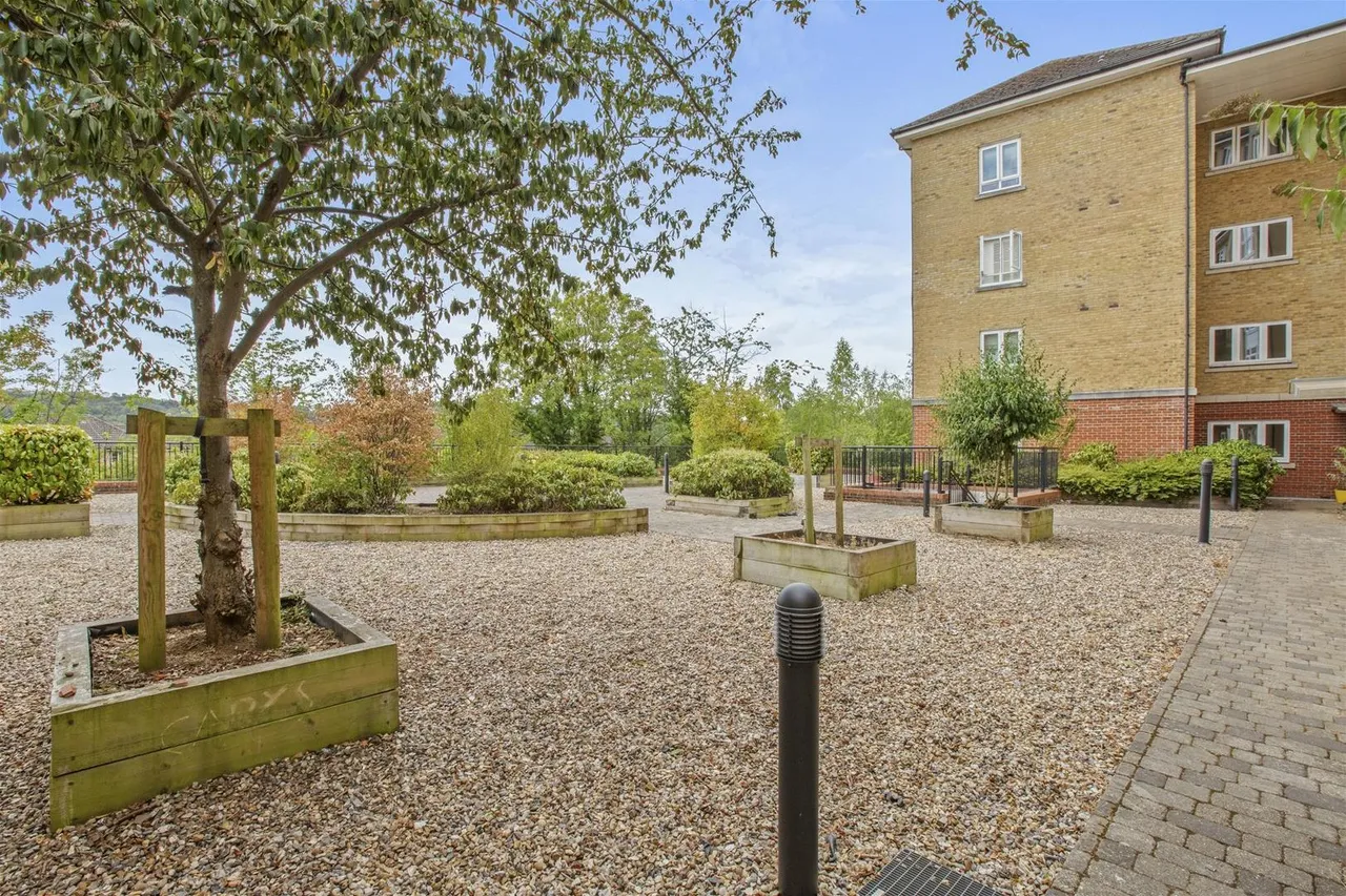 Mathews House, Tadros Court, HP13, photo 10