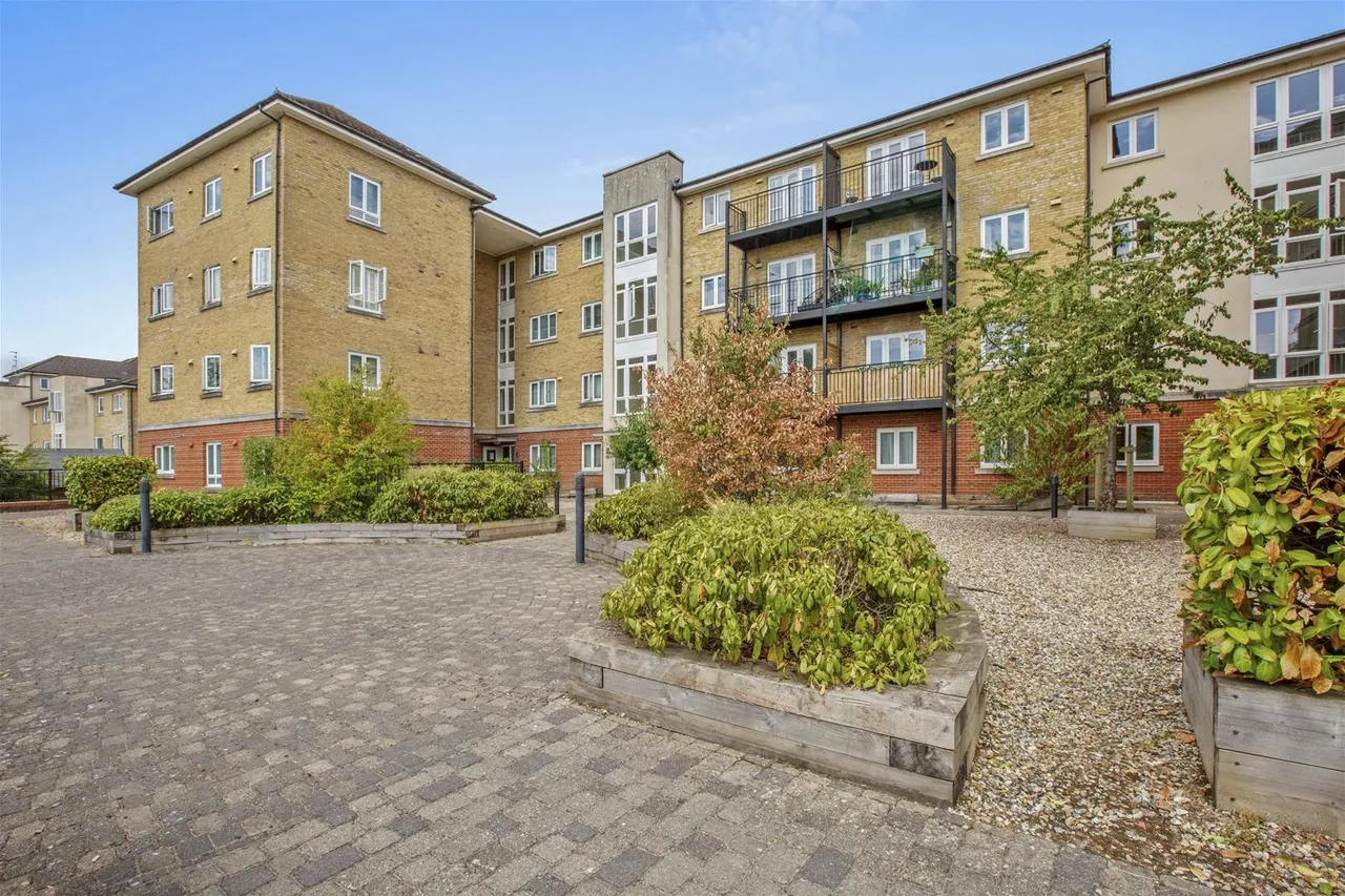 Mathews House, Tadros Court, HP13, photo 11