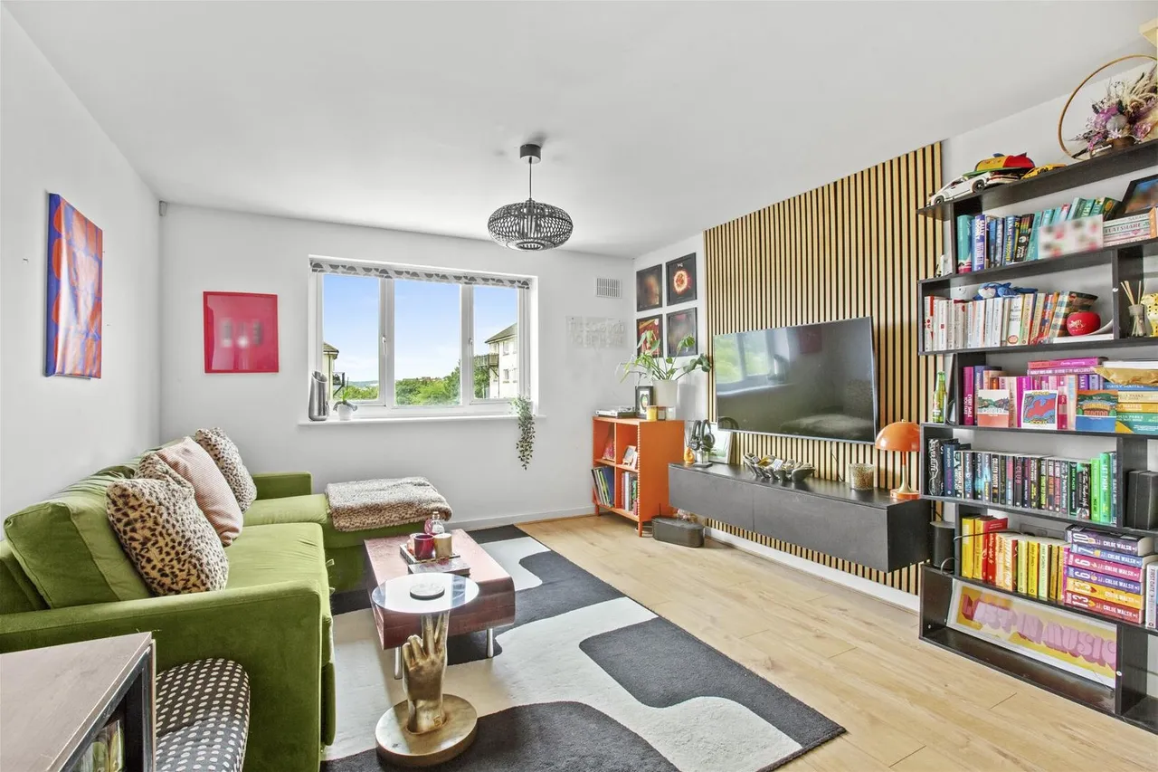Mathews House, Tadros Court, HP13, photo 2