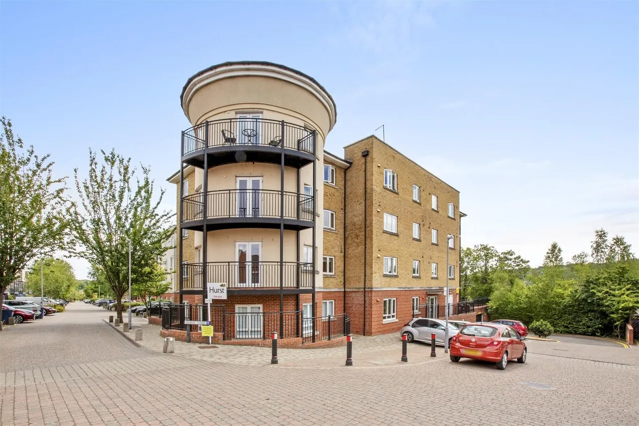 1 bed flat for sale, Mathews House, Tadros Court, HP13