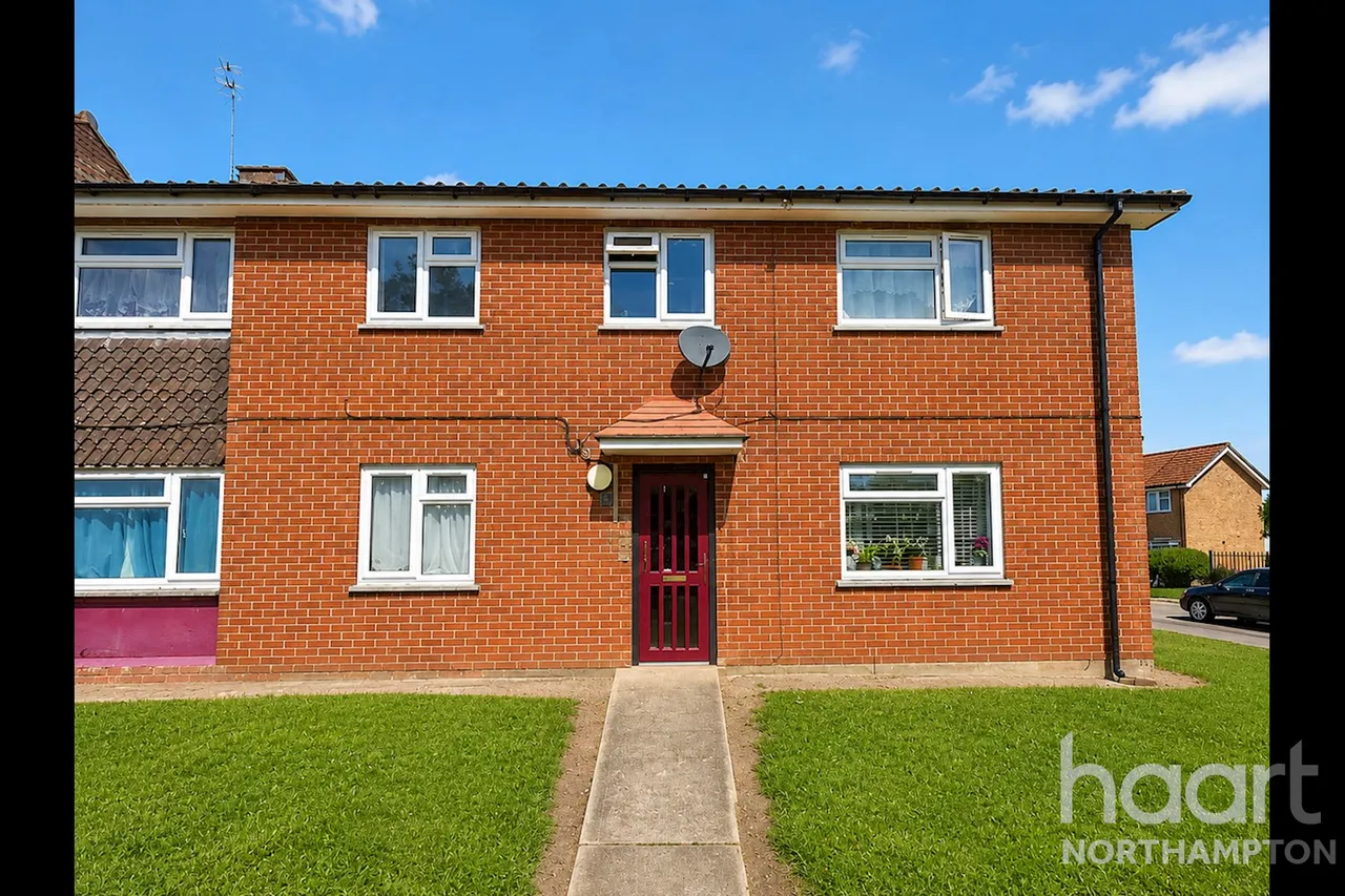 2 bed flat for sale, Swale Drive, Northampton, NN5