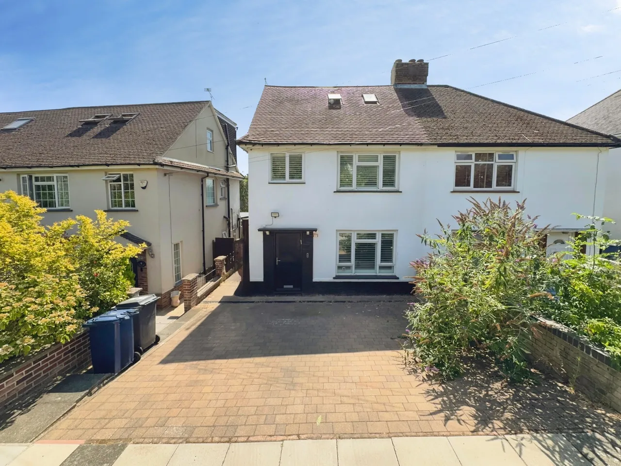 4 bed house for sale, Wise Lane, London, NW7