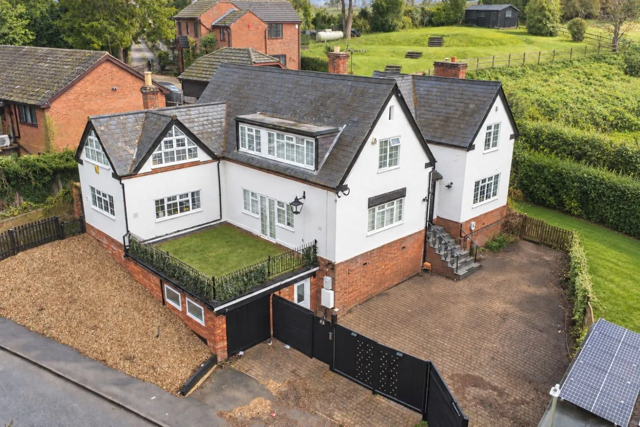 5 bed house for sale, Leighton Road, Great Billington, LU7