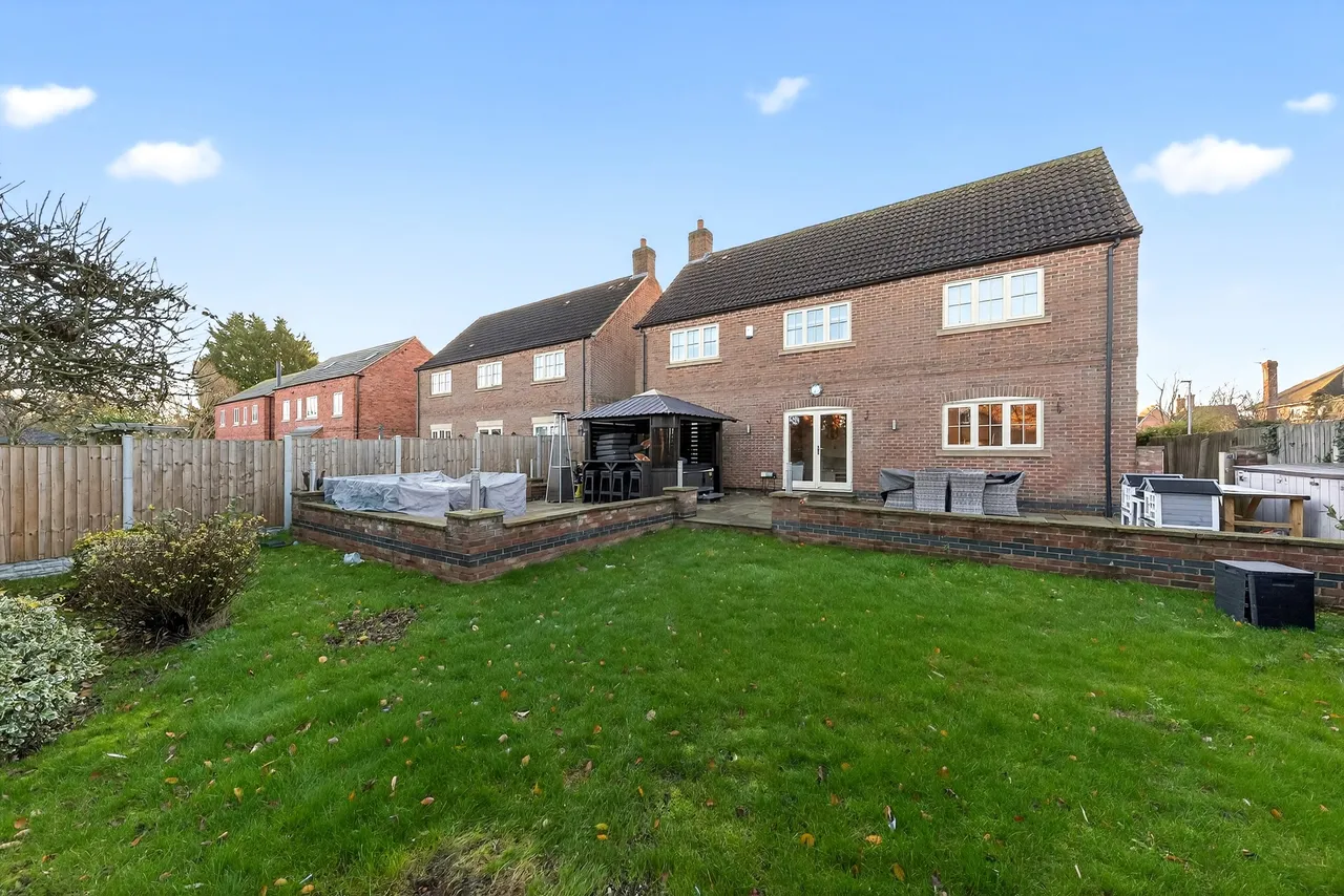 Phillipott Close, Newark, NG24, photo 2