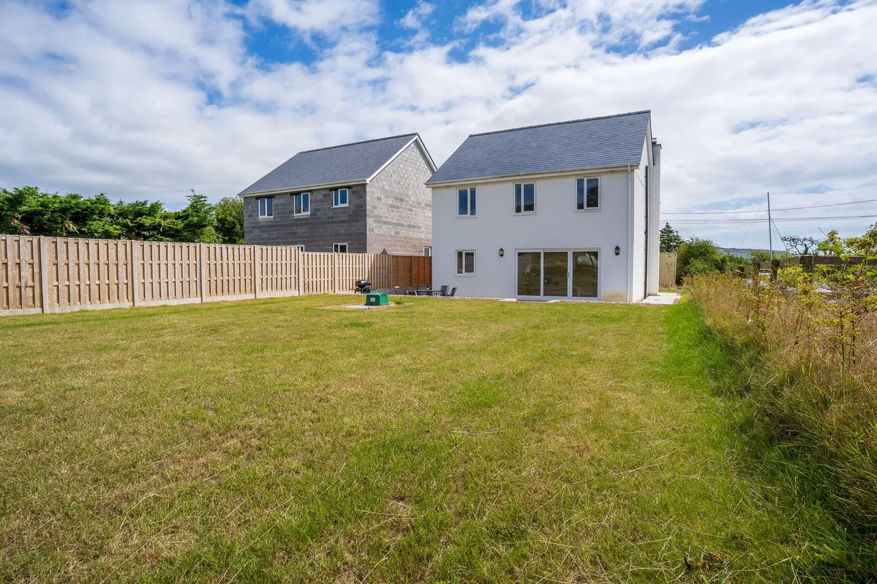 Dywarch Isaf, Rhoshirwaun, LL53, photo 3