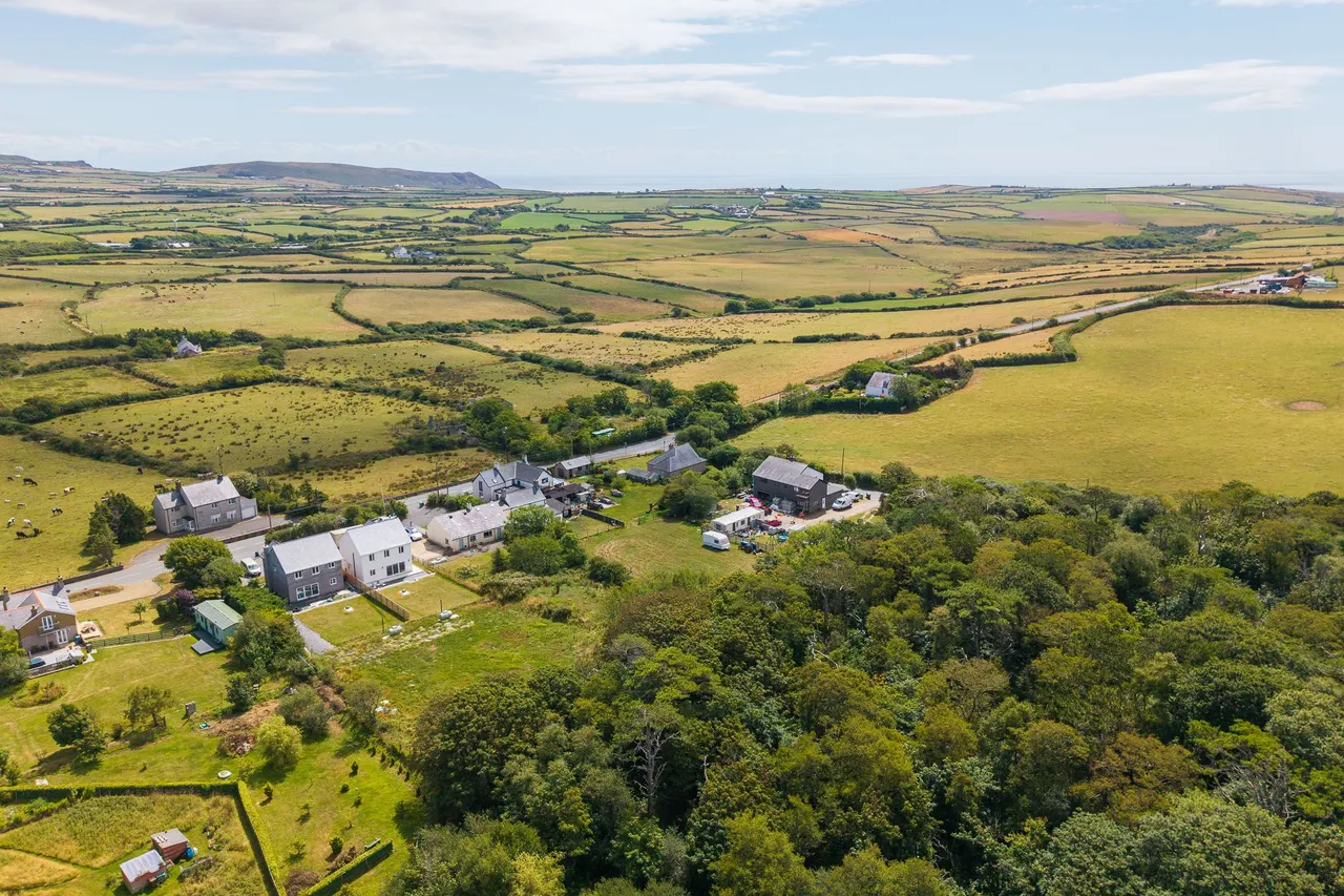 Dywarch Isaf, Rhoshirwaun, LL53, photo 6