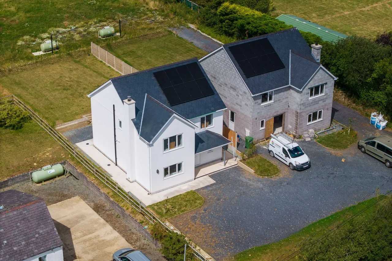 4 bed house for sale, Dywarch Isaf, Rhoshirwaun, LL53