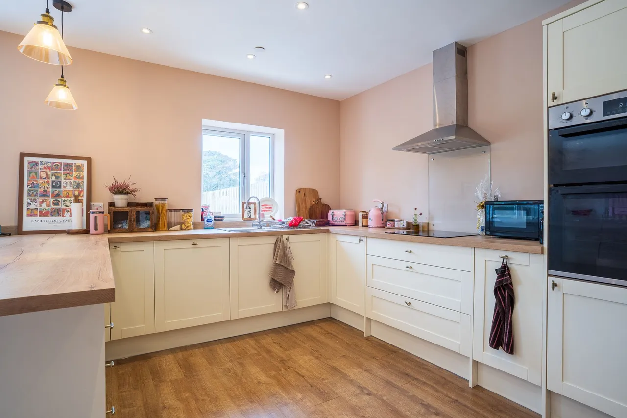 Dywarch Isaf, Rhoshirwaun, LL53, photo 8