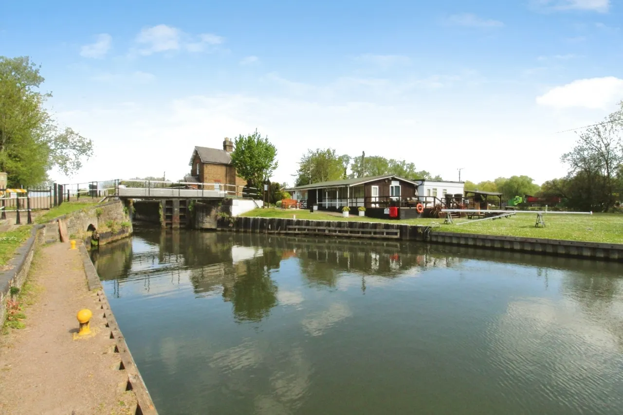 River Meads, St Margarets, SG12, photo 5