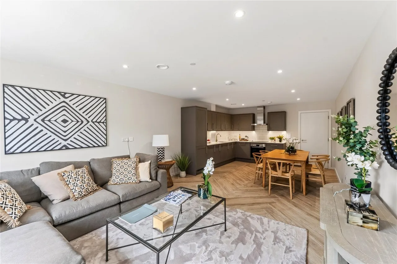 2 bed flat for sale, Fallsbrook Road, London, SW16