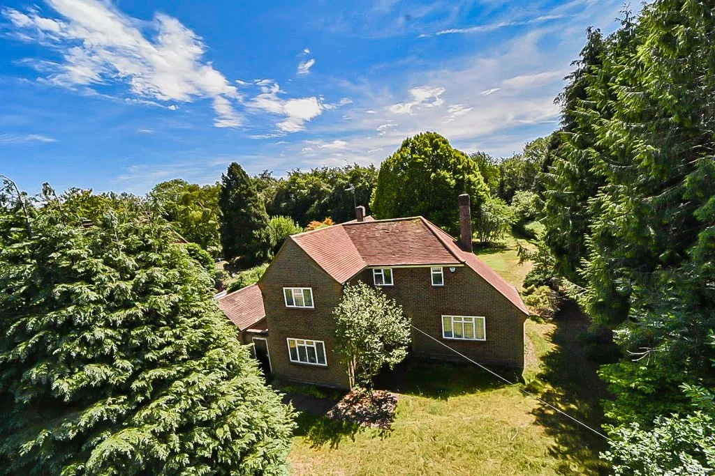 3 bed house for sale — South Drive, Beaconsfield, HP9