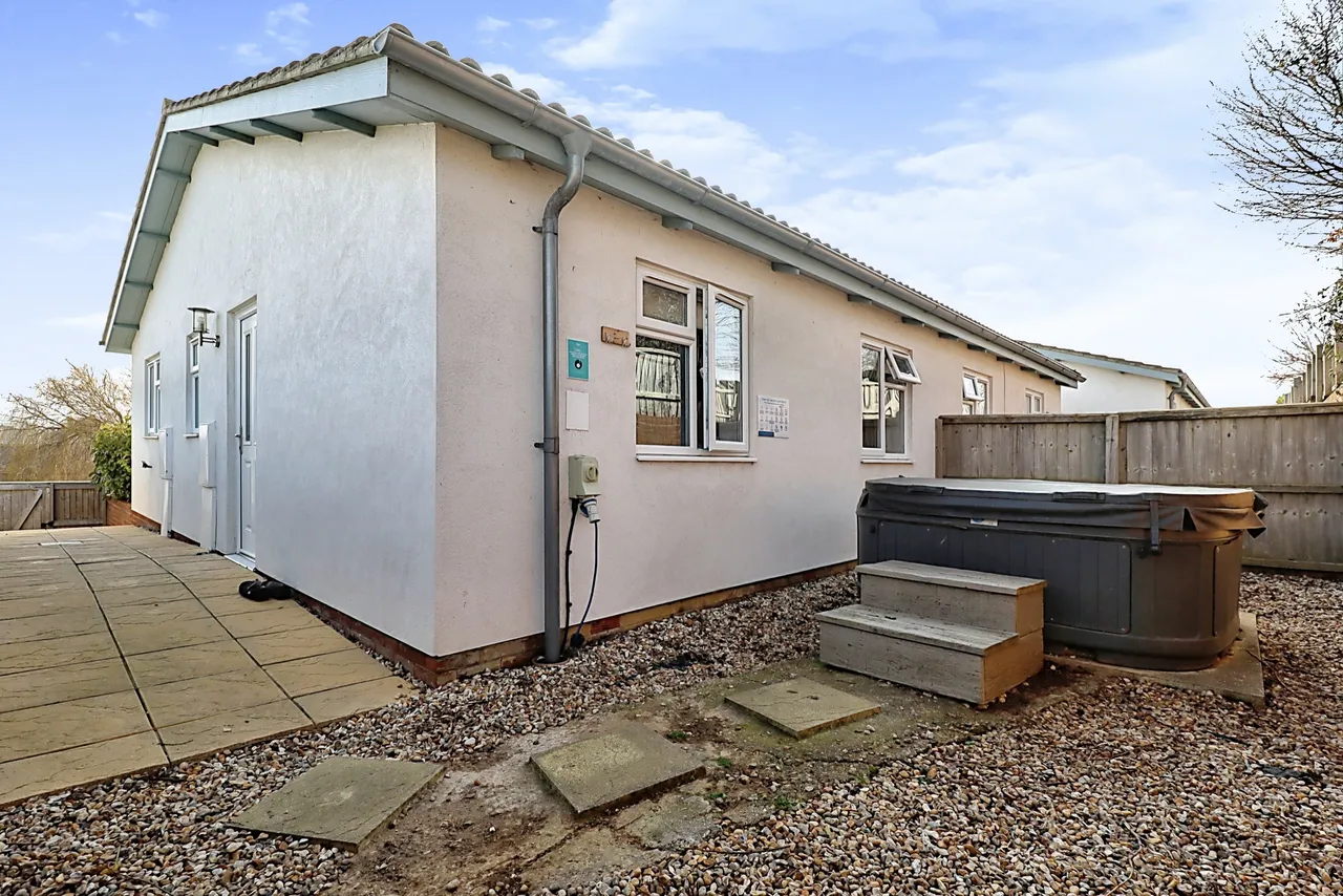 Fort Warden Road, Totland Bay, PO39, photo 9