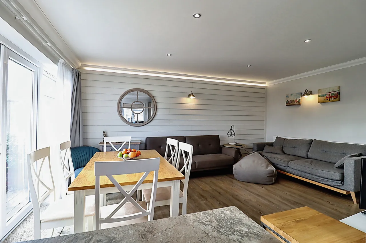 Fort Warden Road, Totland Bay, PO39, photo 6