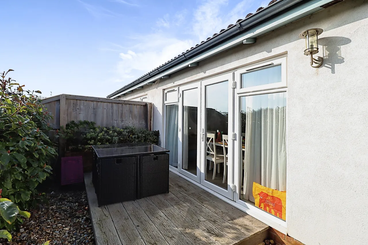 Fort Warden Road, Totland Bay, PO39, photo 11