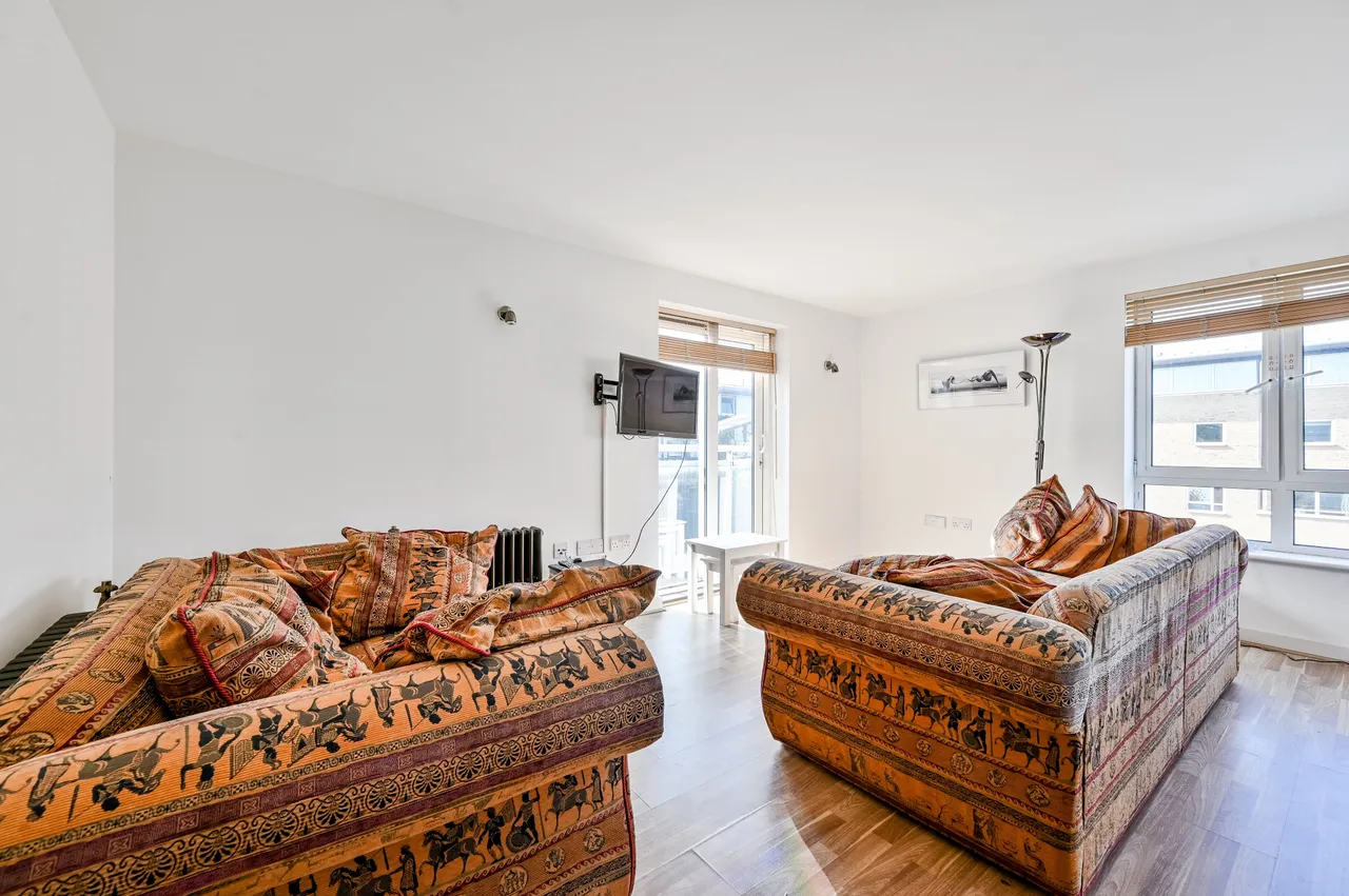 Flat 23, Building 45, Hopton Road, London, photo 5