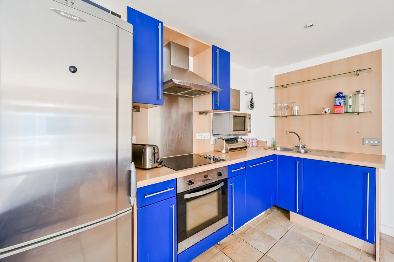 Flat 23, Building 45, Hopton Road, London, photo 4