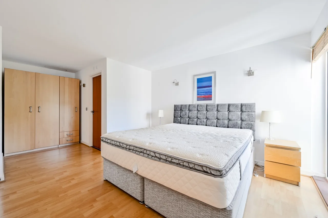 Flat 23, Building 45, Hopton Road, London, photo 8