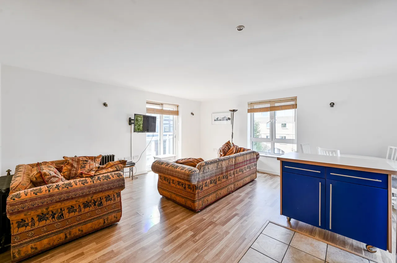 Flat 23, Building 45, Hopton Road, London, photo 6