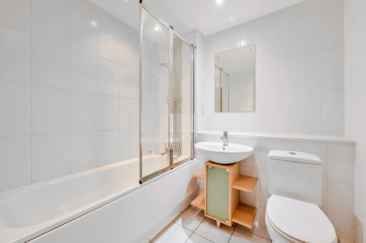 Flat 23, Building 45, Hopton Road, London, photo 12