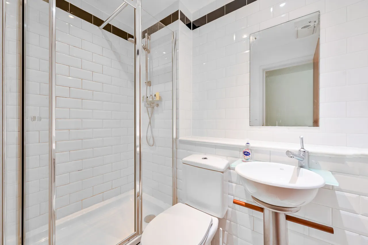 Flat 23, Building 45, Hopton Road, London, photo 9