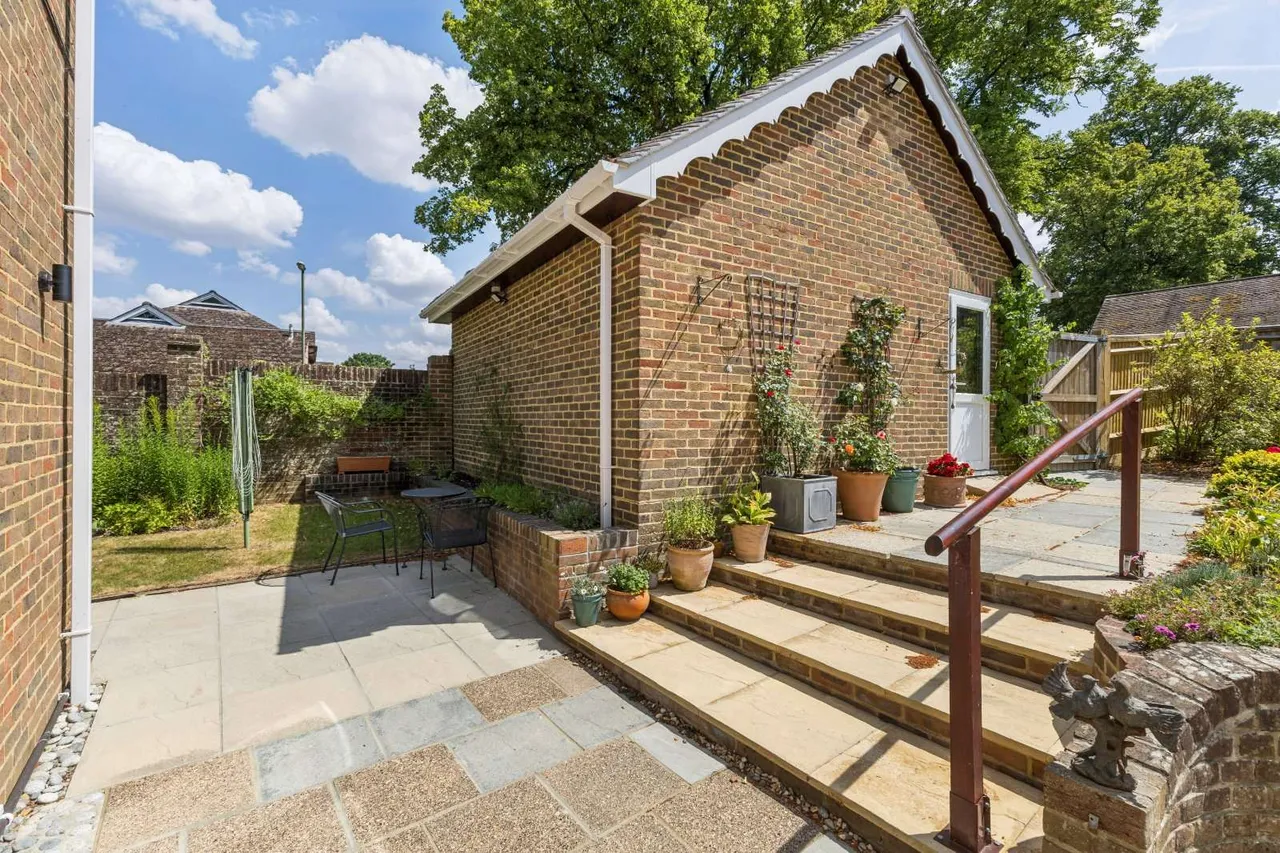 Alresford Road, Winchester, Hampshire, SO23 0JX, photo 7
