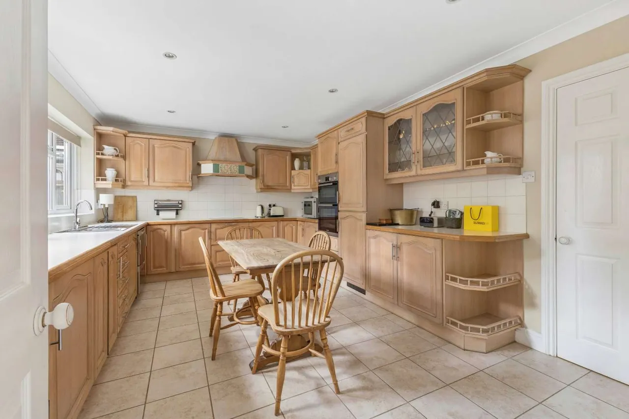 Alresford Road, Winchester, Hampshire, SO23 0JX, photo 3