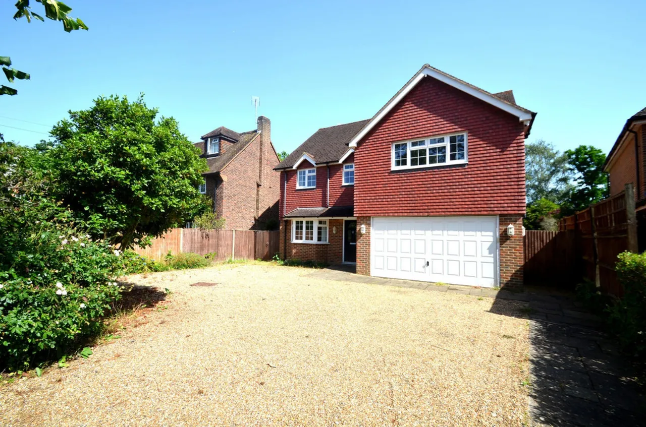 6 bed house to rent, Midway, Walton-on-Thames