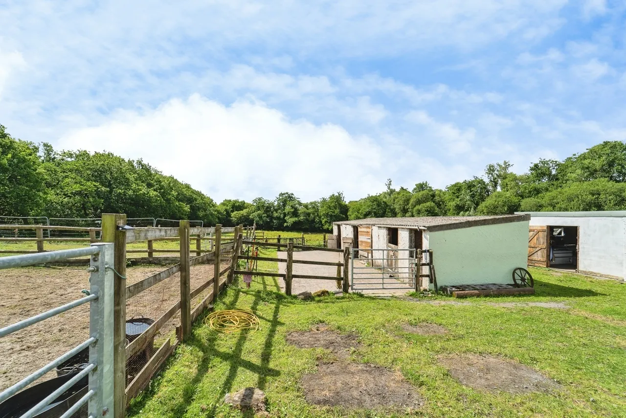 Cefneithin Road, Gorslas, SA14, photo 4