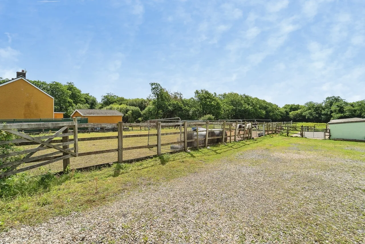 Cefneithin Road, Gorslas, SA14, photo 27
