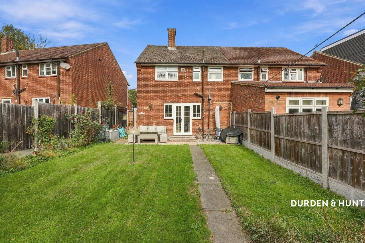 Swindon Lane, Harold Hill, RM3, photo 19