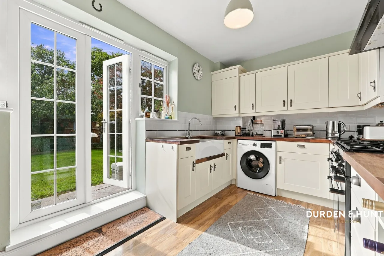 Swindon Lane, Harold Hill, RM3, photo 6