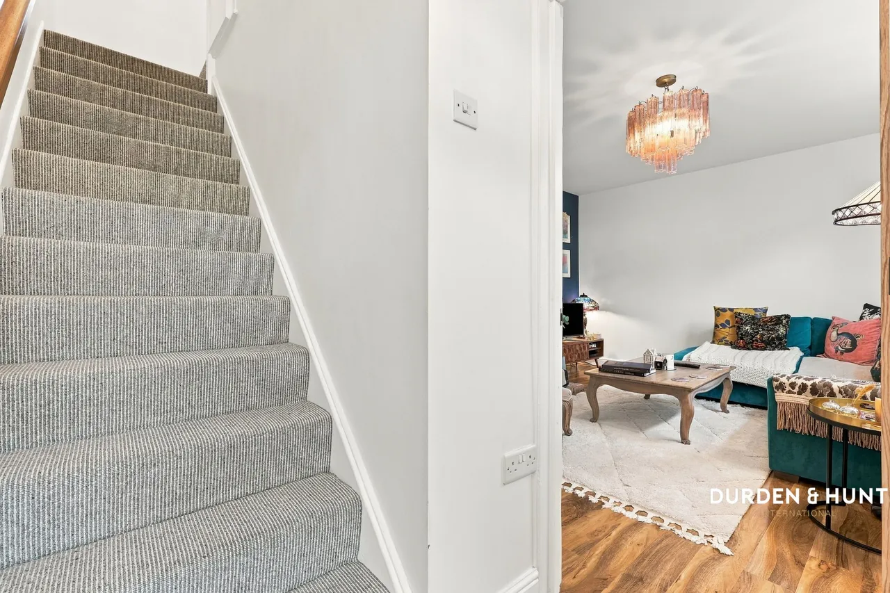 Swindon Lane, Harold Hill, RM3, photo 9