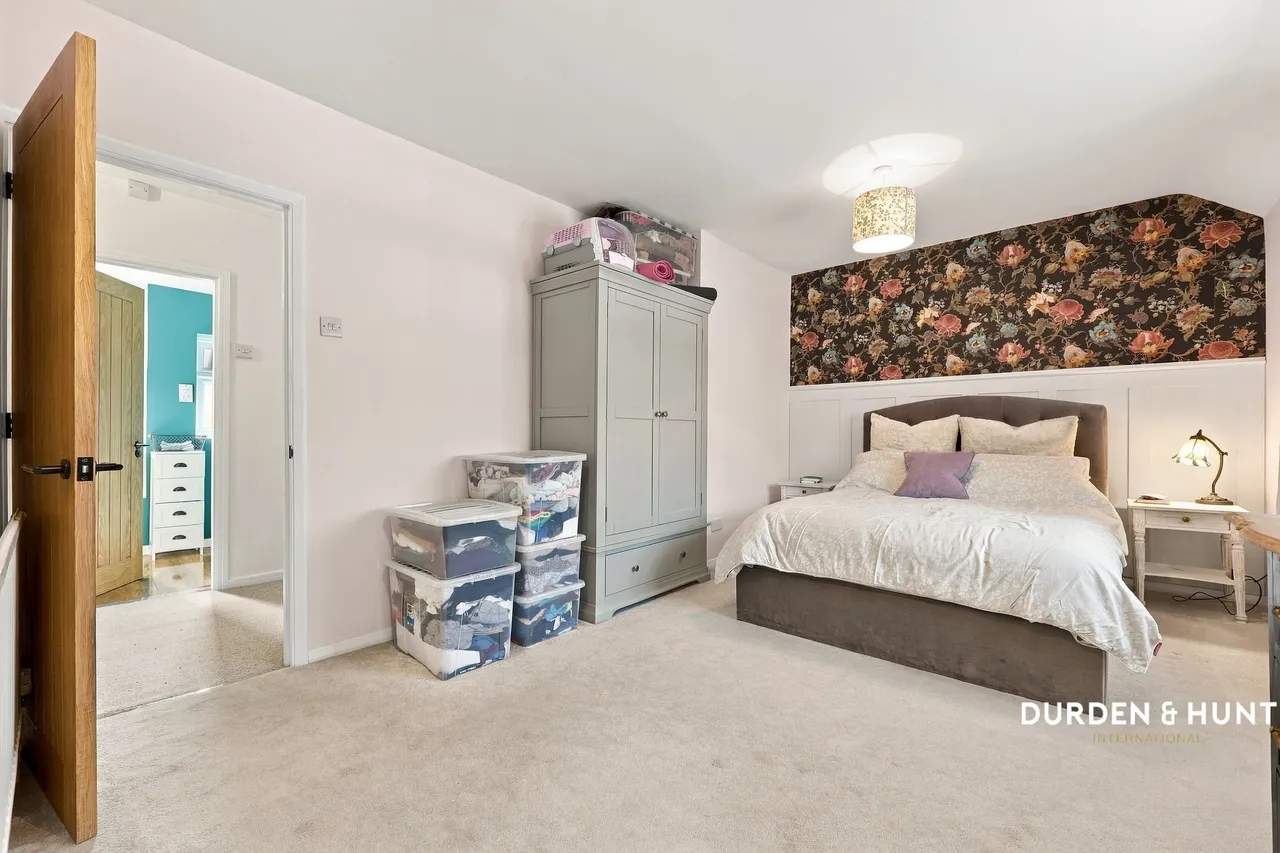 Swindon Lane, Harold Hill, RM3, photo 12