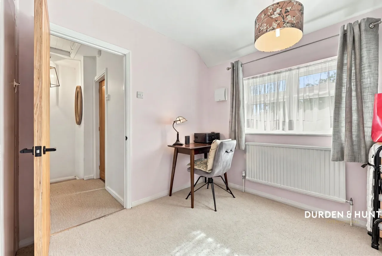 Swindon Lane, Harold Hill, RM3, photo 14
