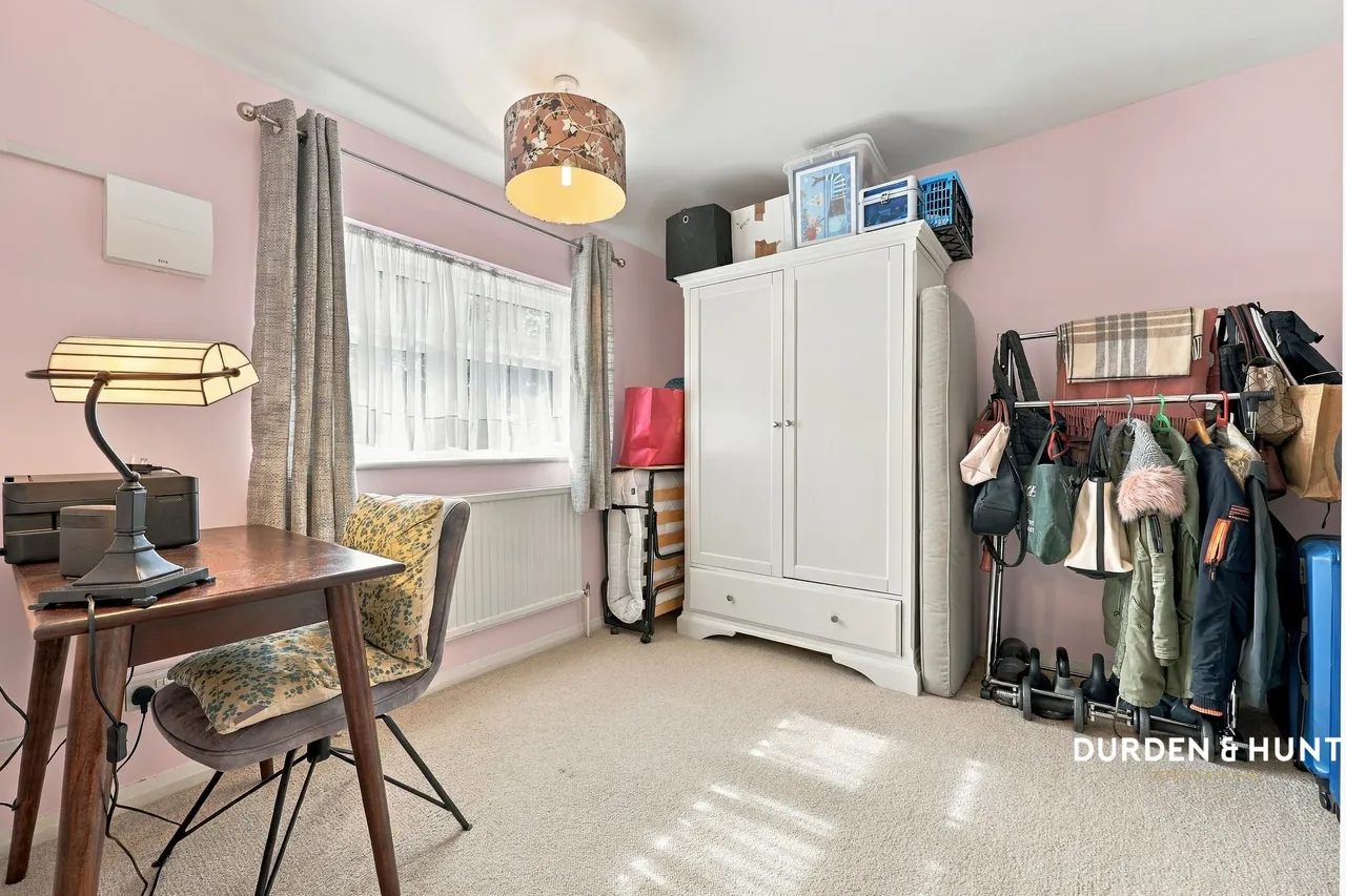 Swindon Lane, Harold Hill, RM3, photo 13