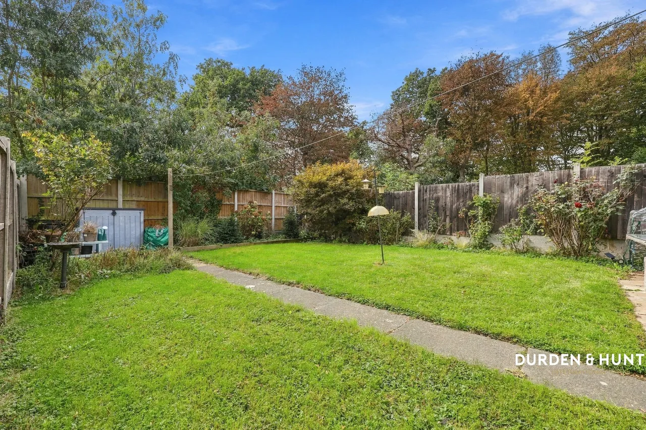 Swindon Lane, Harold Hill, RM3, photo 18