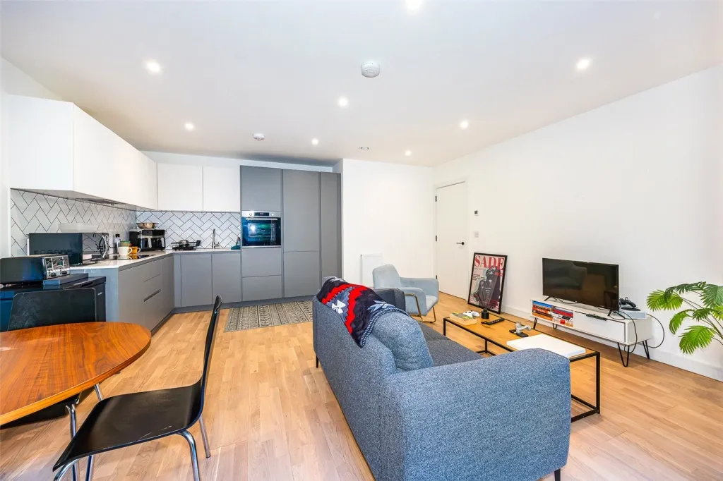 Greenleaf Walk, Southall, UB1, photo 15
